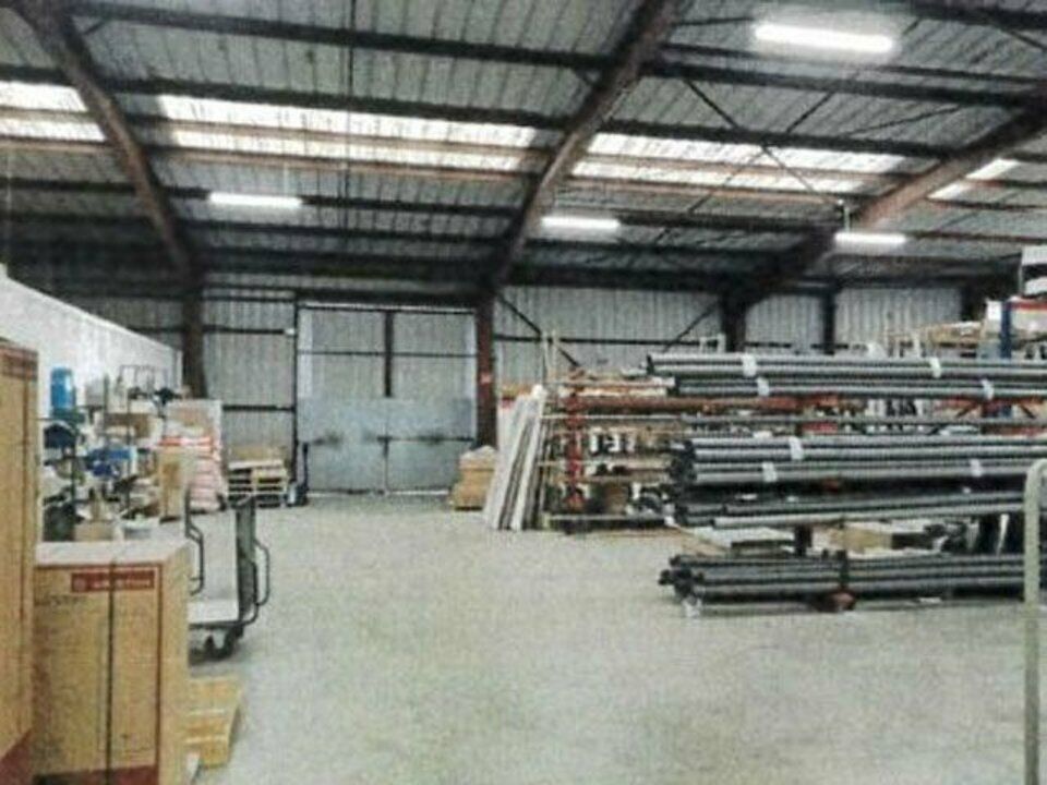 Local d'activité de 1400 m² à louer à Alençon (61)