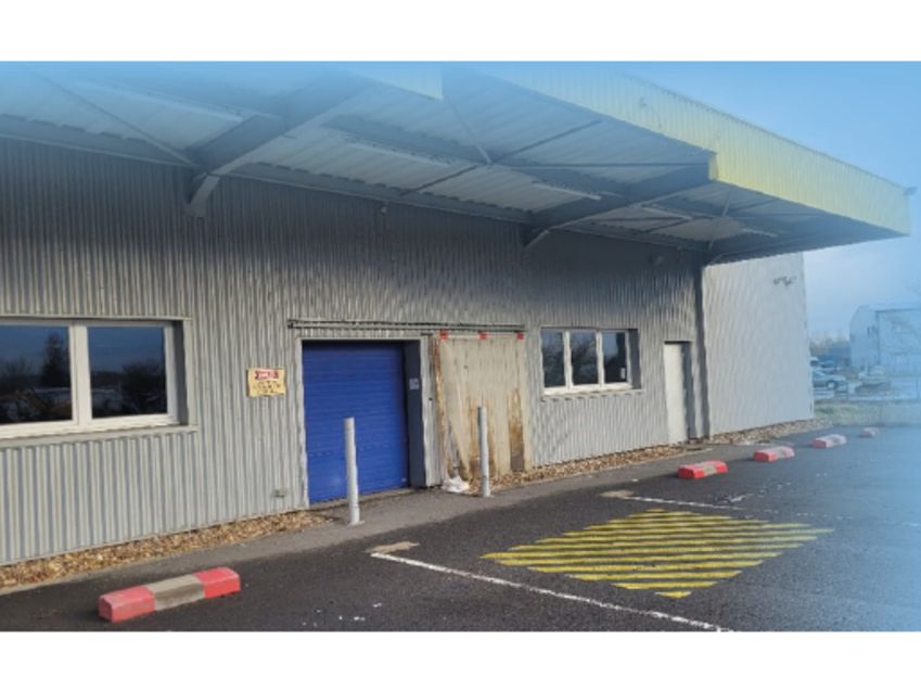 Vente local d''activites 600 m² non divisibles