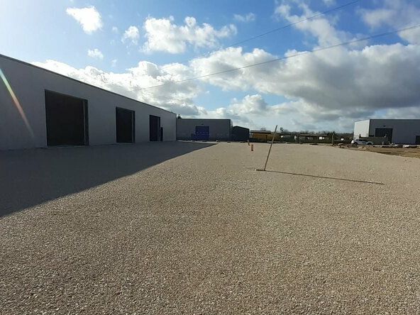Location local d''activites 1000 m² non divisibles