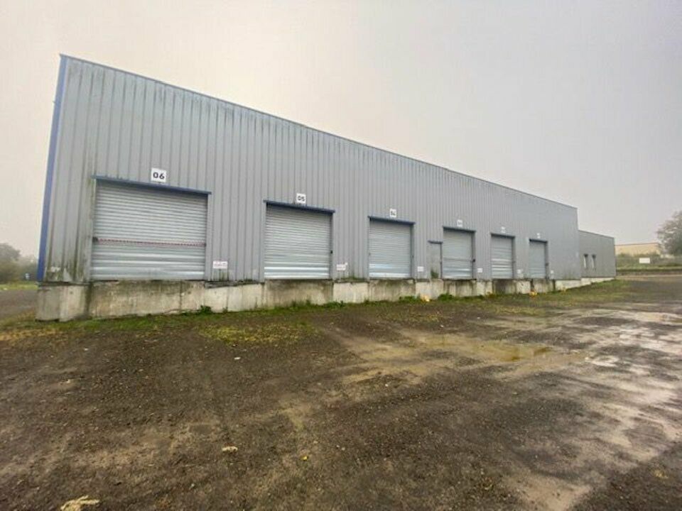 Location entrepot 900 m² non divisibles