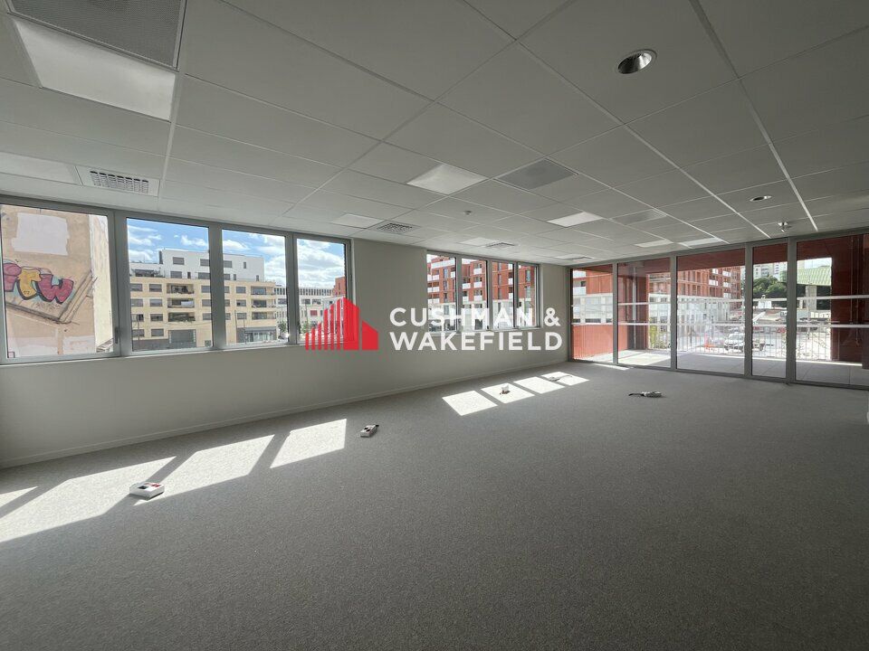 Location bureaux 360.9 m² divisibles à partir de 90.7 m²