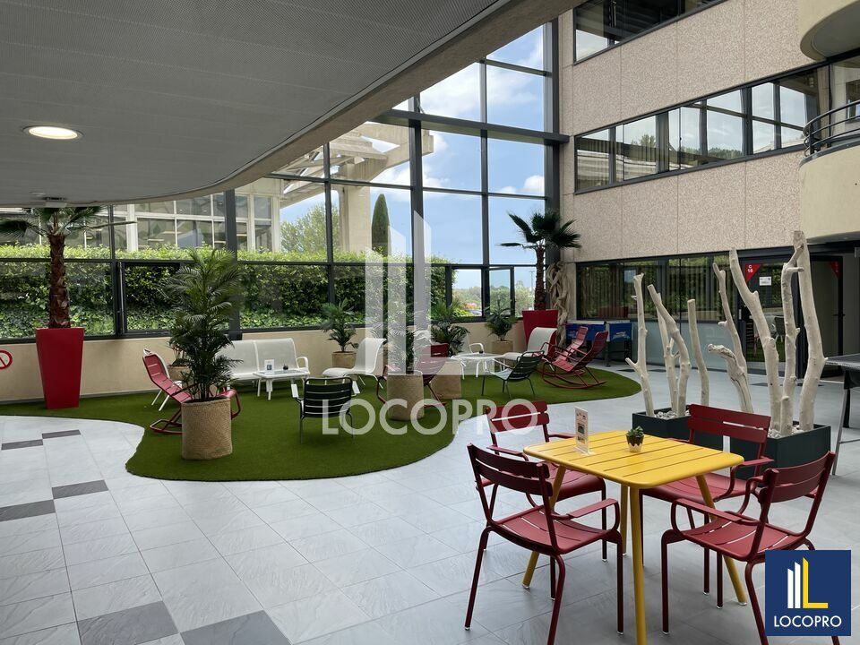 2027 m² pour ce bureaux en location à Sophia antipolis