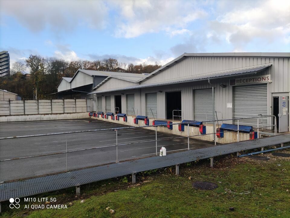 Location entrepot 1850 m² non divisibles