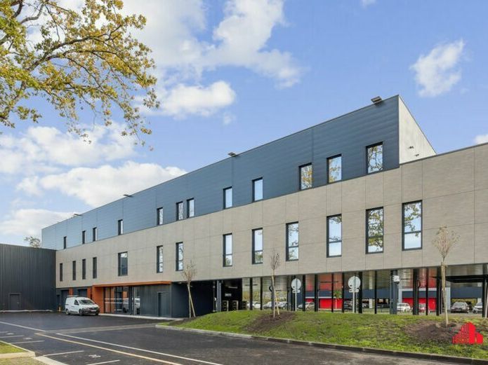 Location local d''activites 583.4 m² non divisibles