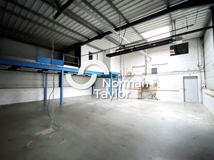 Location local d''activites 396 m² non divisibles