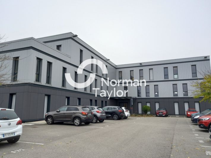 Location bureaux 246 m² non divisibles