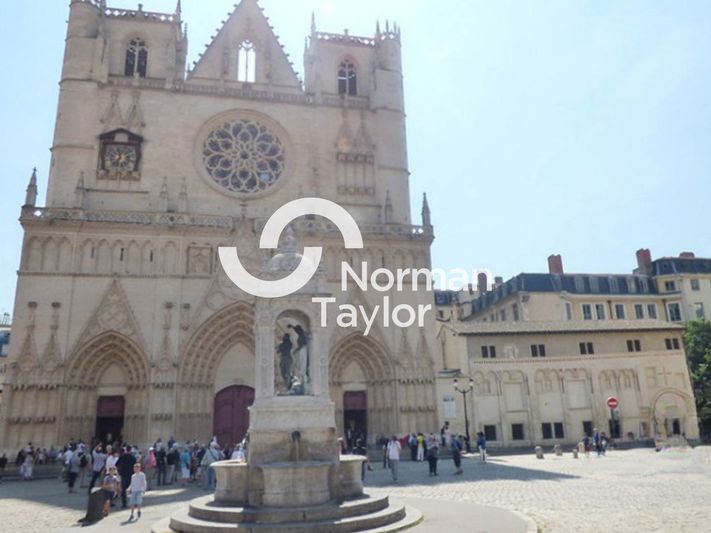 Vente fonds de commerce 142 m² non divisibles