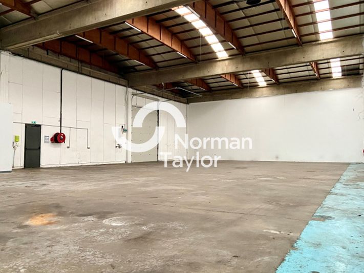 Location local d''activites 850 m² divisibles à partir de 340 m²