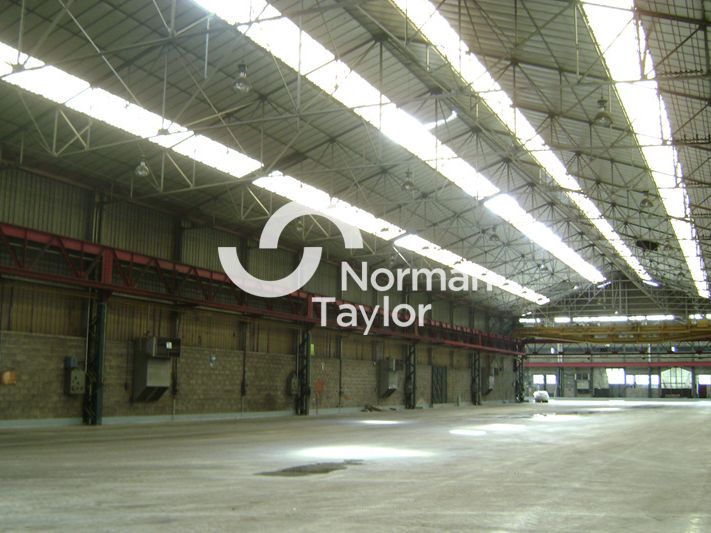 Location local d''activites 9500 m² divisibles à partir de 2000 m²