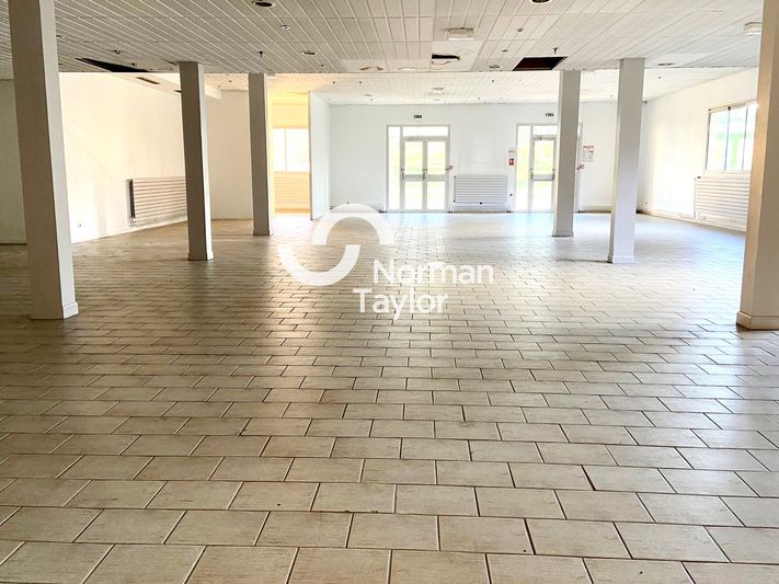 Location local d''activites 677 m² non divisibles