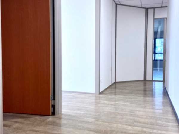 Plateau de bureaux divisible à partir de 113 m² situés à Limas. Au sein d'un parc tertiaire. Disponibilité immédiate.