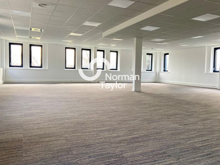Location bureaux 15676 m² divisibles à partir de 34 m²