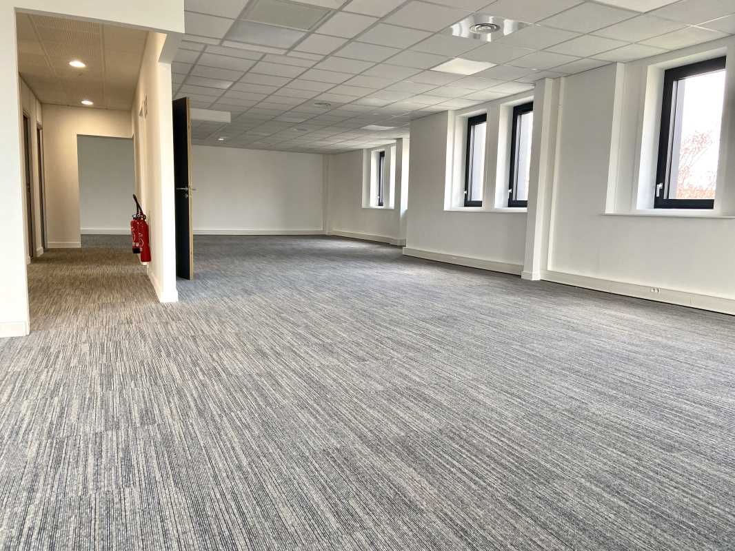 A louer plusieurs surfaces de bureaux ou activité  dans un parc d'activité tertiaire réhabilité