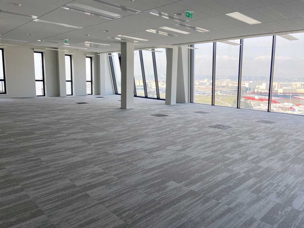 2730 m² pour ce bureaux en location à Venissieux