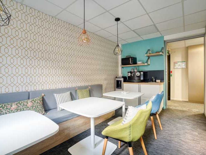 En plein cœur de la Part-Dieu, nous vous proposons à location 125 m² de bureaux privatifs ou au poste, au sein d'un centre d'affaires.