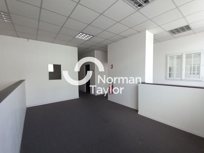 Location bureaux 270 m² non divisibles