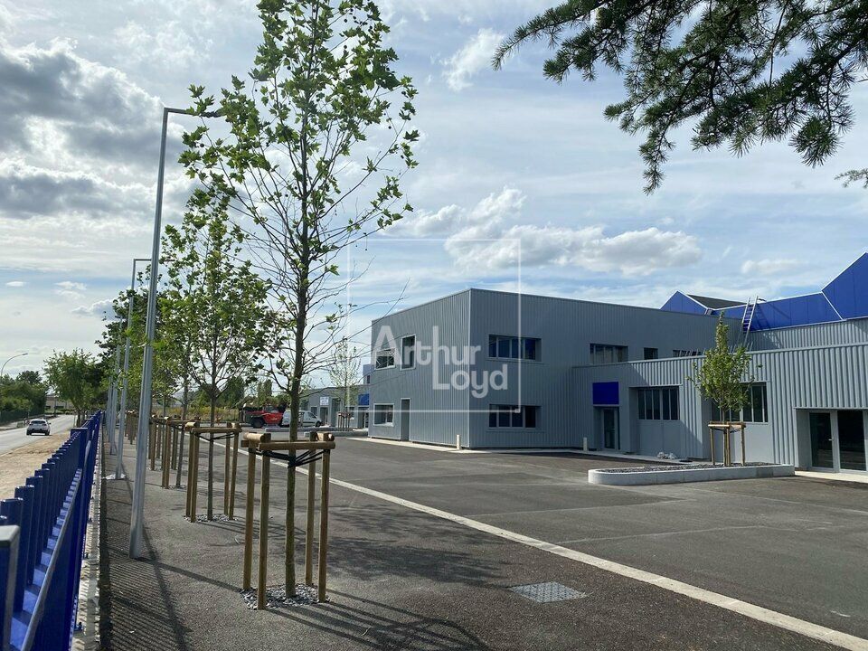 Location local d''activites 268.66 m² non divisibles