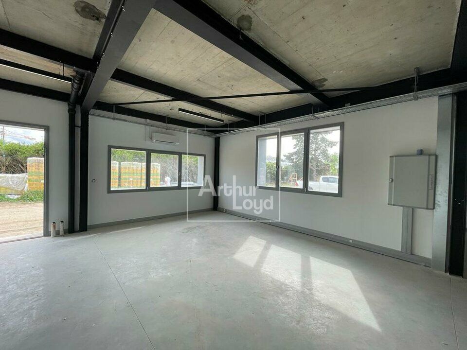 Atelier et bureaux attenant entièrement rénovés