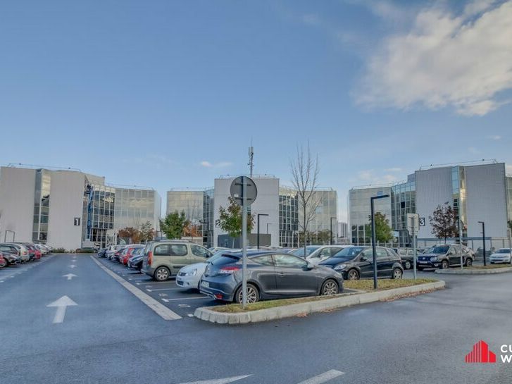 En bordure de rocade, Cushman & Wakefield vous propose à la location