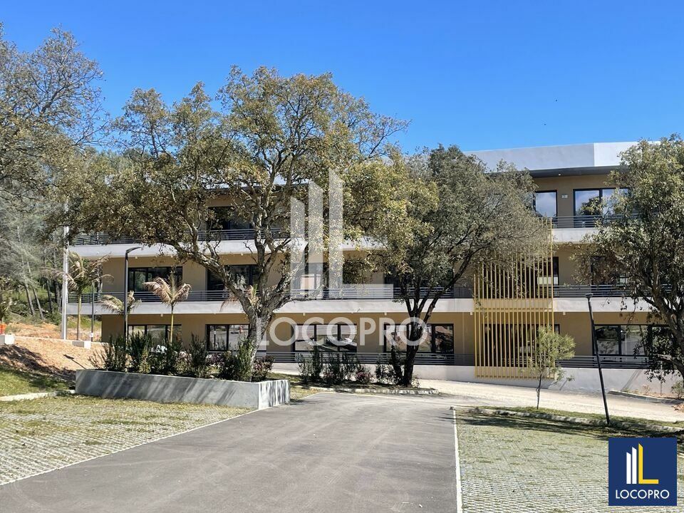 Location bureaux 4190.96 m² divisibles à partir de 96.41 m²