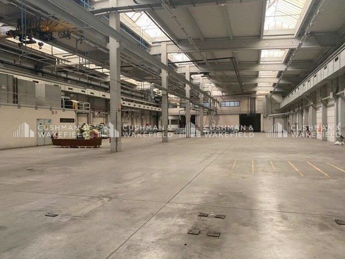 Location entrepôt 2678 m² non divisibles
