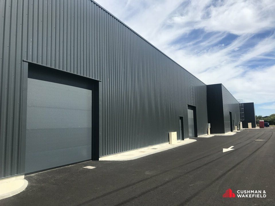 A LOUER  LOCAUX D'ACTIVITES NEUFS 