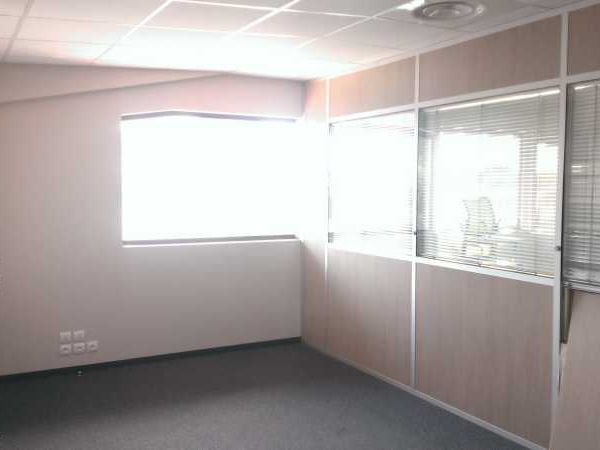 Bureaux à louer sur le secteur de Tournezy. Excellente visibilité.