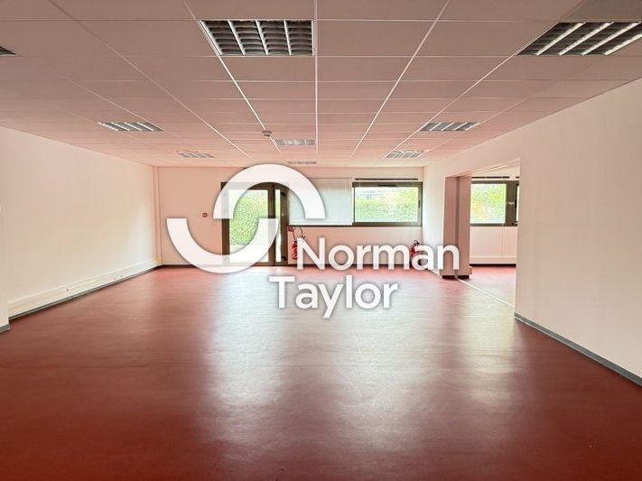 Location bureaux 244 m² non divisibles
