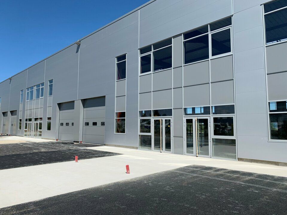 Vente local d''activites 3800 m² divisibles à partir de 150 m²
