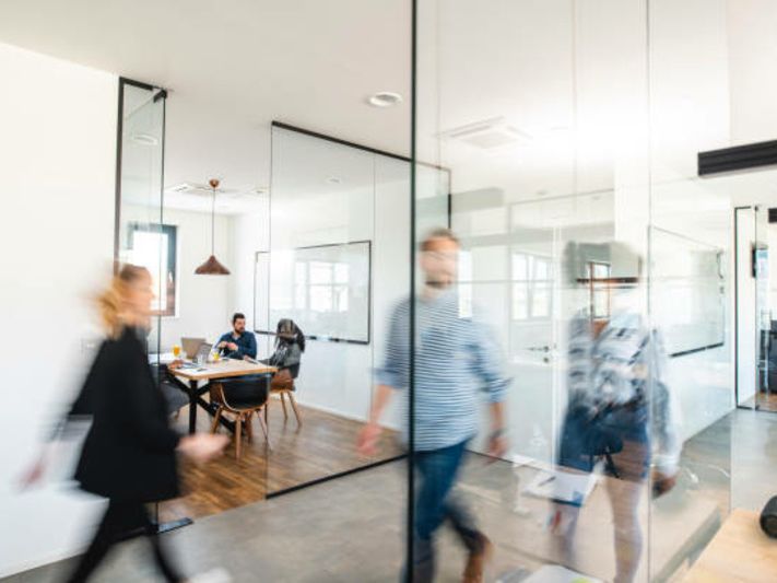 A louer, bureaux livrés bruts ou aménagés en R + 2