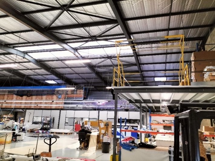 A louer un local d'activité de 1 310 m² à Saint Quentin Fallavier.