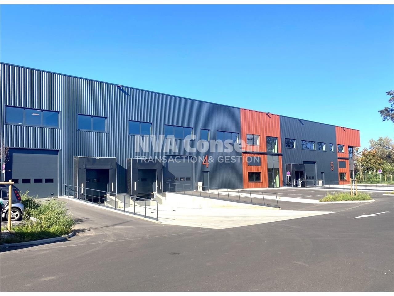 Location local d''activités 3031 m² à Saint-Ouen-l''Aumône