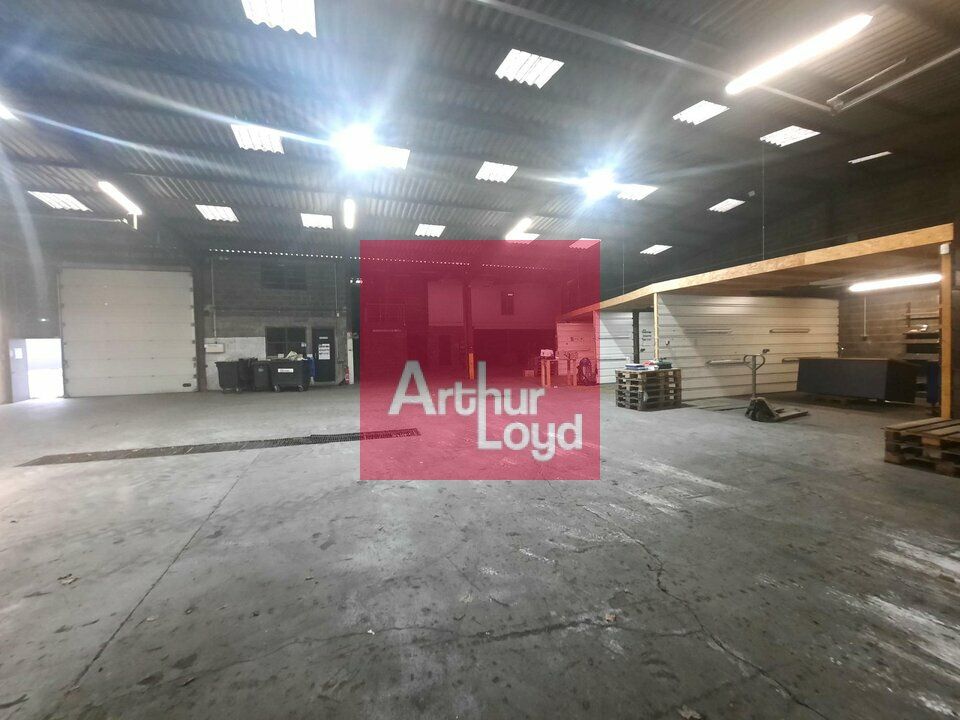 AUBIERE A LOUER LOCAL ACTIVITÉ  985 M2 - PARCELLE 2584 M²