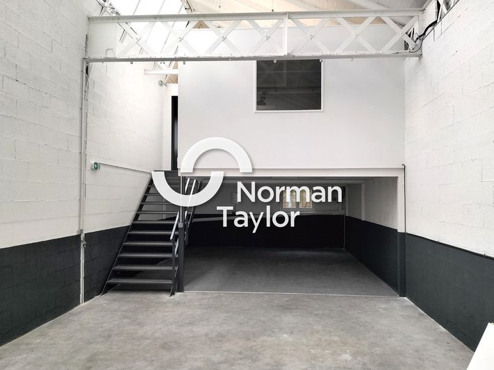 Location local d''activites 129 m² non divisibles