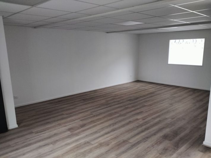 A louer local d'activité de 129 m² à Vénissieux