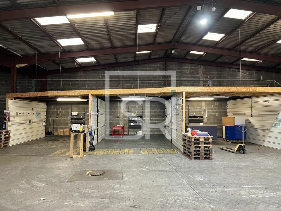Location entrepot 985 m² non divisibles