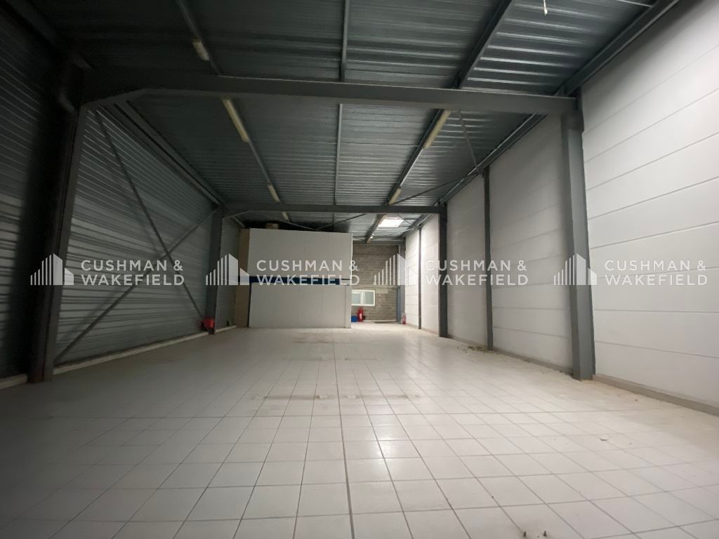 Location activités 950 m² non divisibles