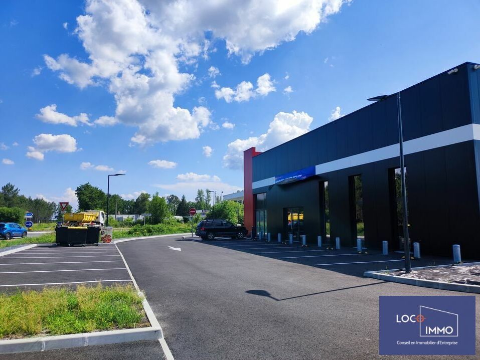 Location local commercial 490 m² divisibles à partir de 93 m²