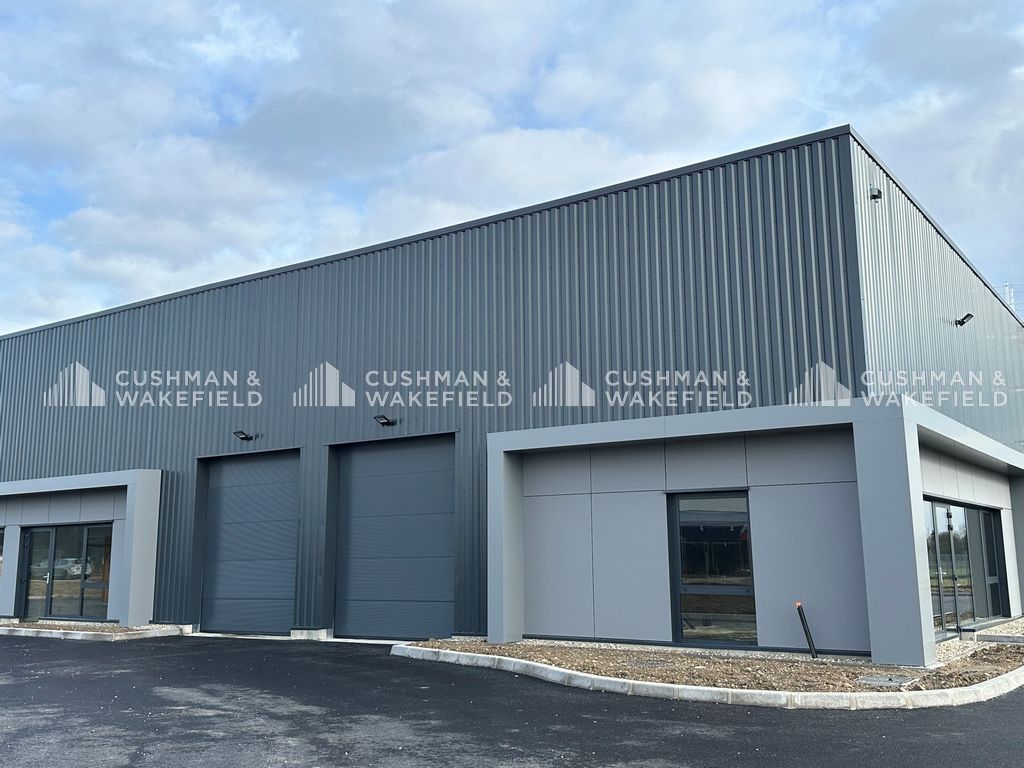 Location activités 321 m² divisibles à partir de 153 m²