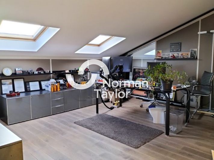 Vente local d''activites 2167.2 m² non divisibles