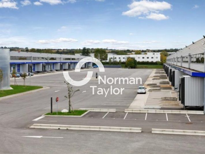 Location local d''activites 3596 m² divisibles à partir de 1783 m²