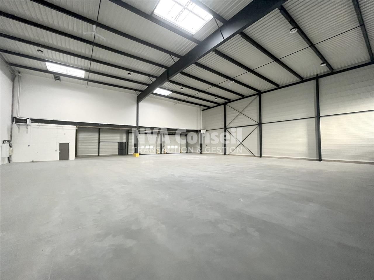 Location local d''activités 908 m² à Saint-Ouen-l''Aumône