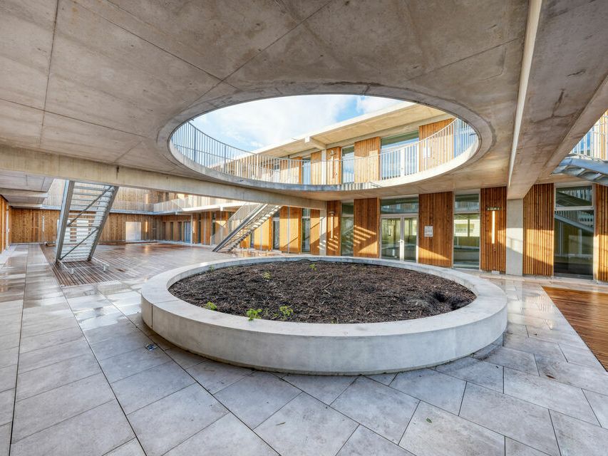 Bordeaux Avenue Emile Counord - Quartier des Chartrons, trois immeubles neufs à usage de bureaux d'une surface totale de 5 909 m² proposés à la vente. 