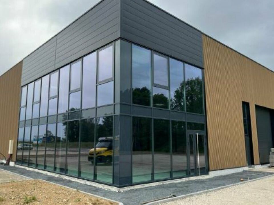 Location local d''activites 1826 m² divisibles à partir de 870 m²