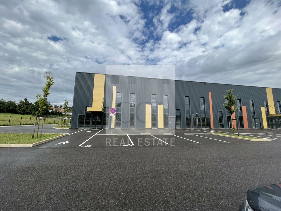 Vente local d''activites 2670 m² divisibles à partir de 329 m²