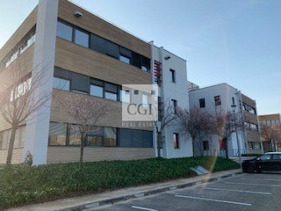 Location bureaux 2428 m² divisibles à partir de 93 m²