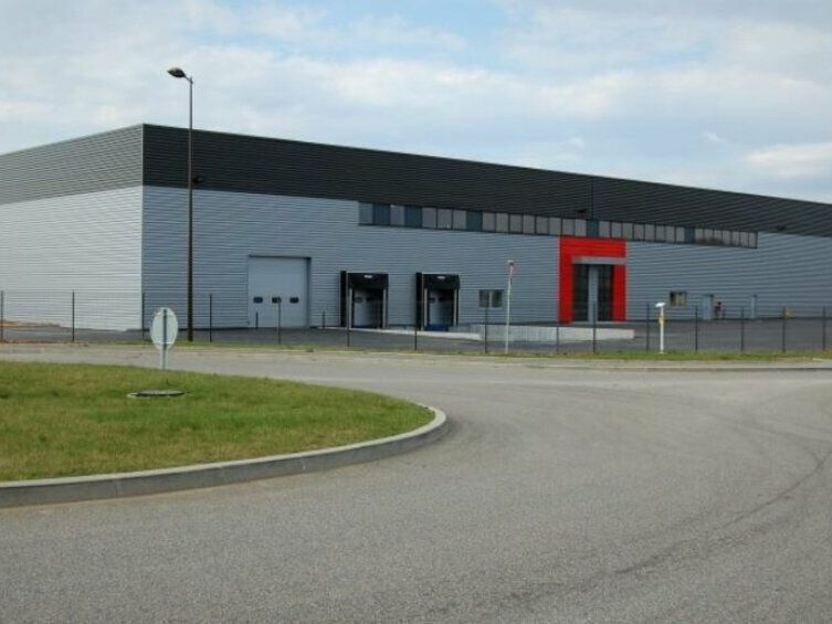 À Louer – Local d'Activités de 571 m² – Dagneux – Accès PL & Grande Hauteur