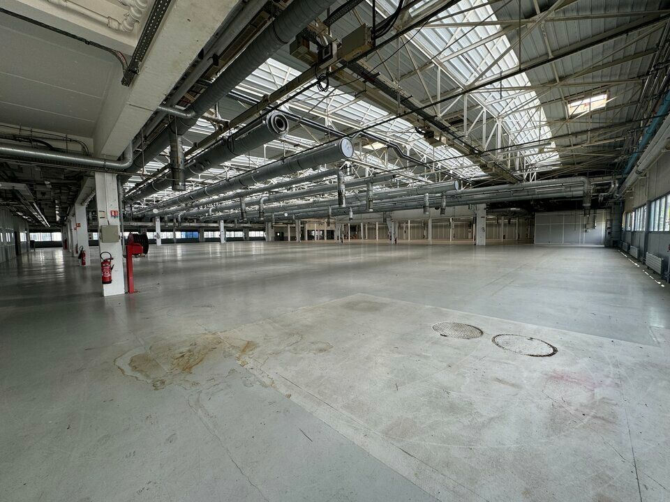 Location local d''activites 11294 m² divisibles à partir de 5578 m²