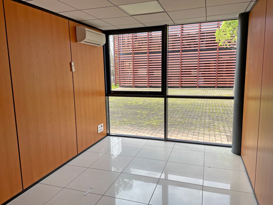Location bureaux 81.00 m² à SAINT JEAN
