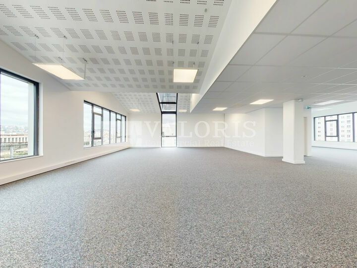 Valoris Real Estate vous propose à la location des bureaux dans le coeur du 7 ème arrondissement de Lyon. 